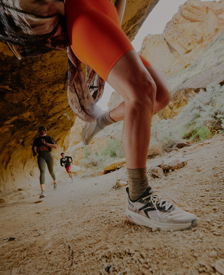 Women's Seek Trail Running Shoe Black/Sunset Sand | Keen