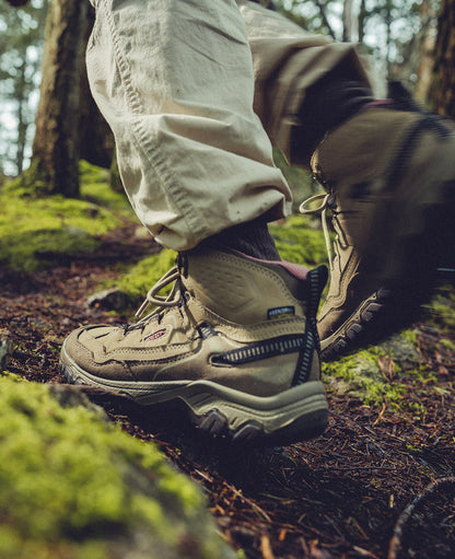 Women's Targhee IV Waterproof Hiking Boot Coyote/Peach Fuzz | Keen