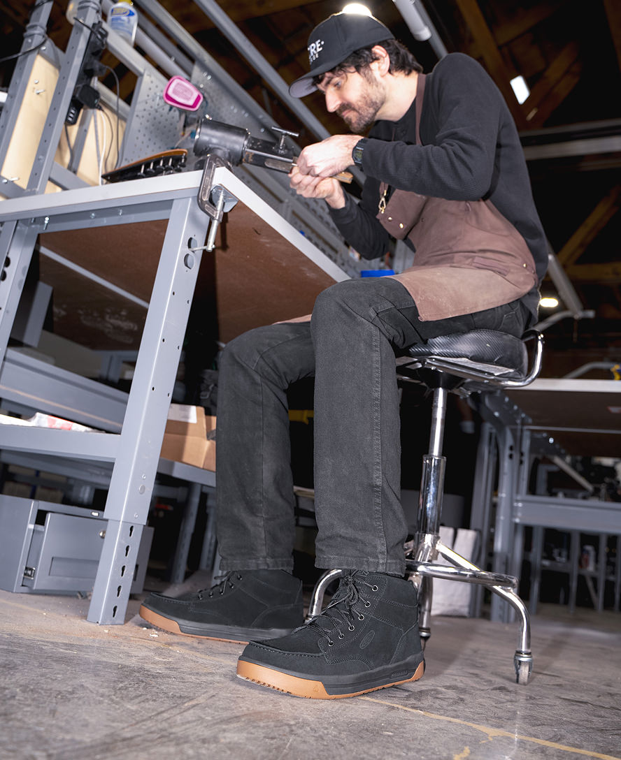Men's Gibson Boot (Soft Toe) Black/Gum | Keen