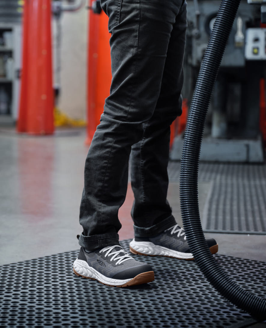 Men's Arvada Shift Work Sneaker (Carbon Toe) Martini Olive/Black | Keen