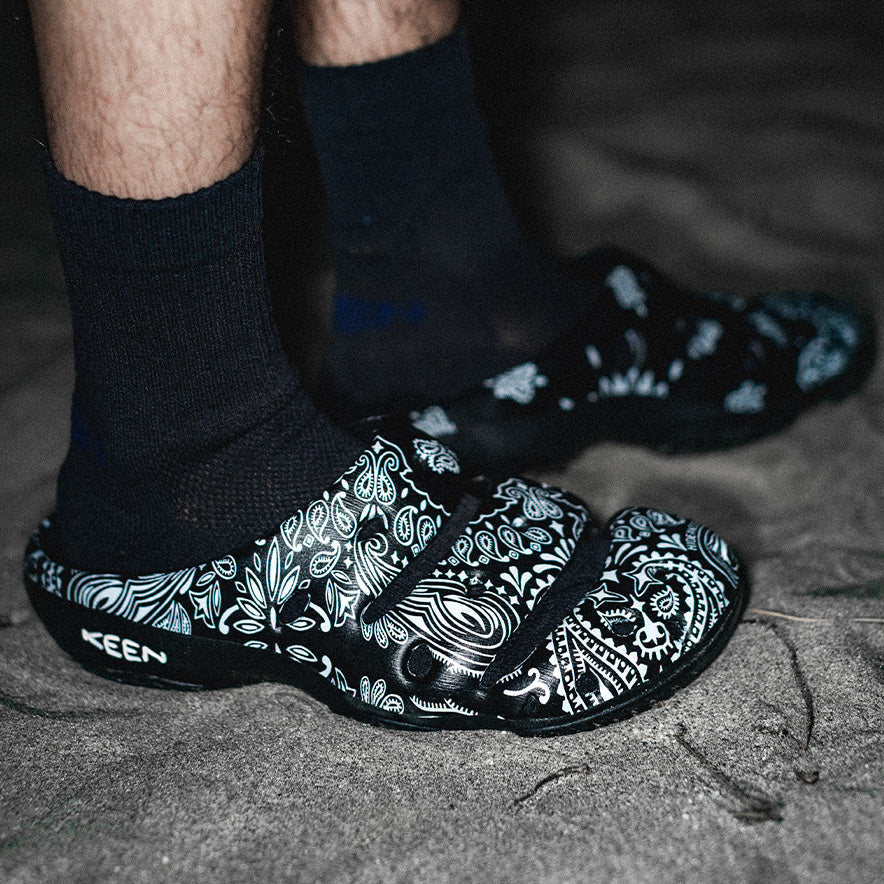 Men's Yogui Arts Clog x Hide and Seek H&S Black | Keen