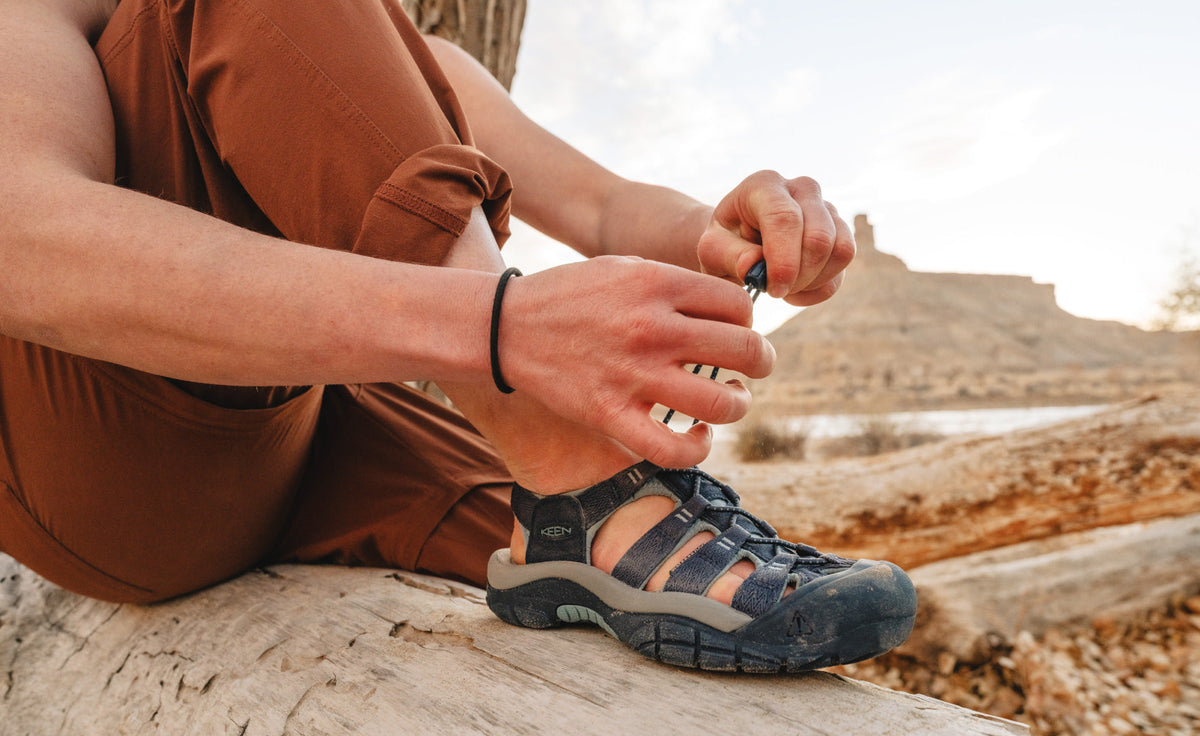 Women's Newport H2 Navy/Magnet | Keen