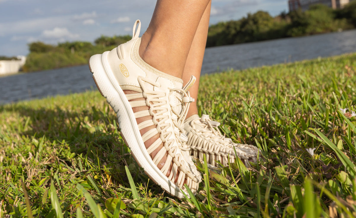 Women's UNEEK O3 Sneaker Sandal Birch/Star White | Keen